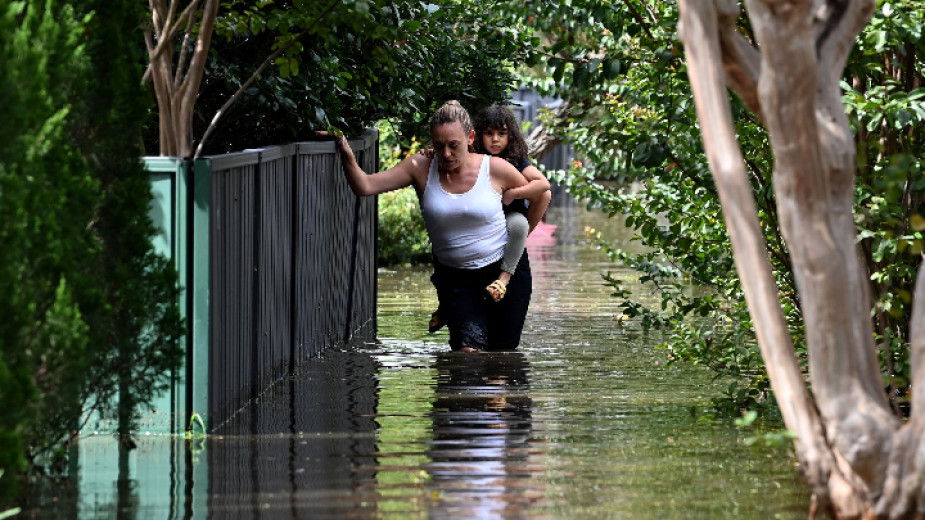 Мащабните наводнения в Австралия се разрастват, съобщава SBS News. Отправено