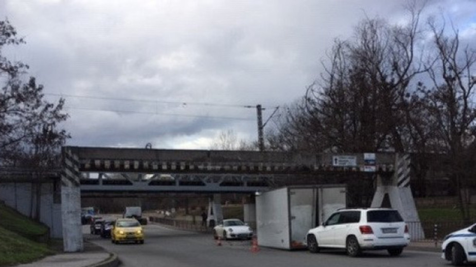 Сигнал за прегазен човек от влак в района на железния