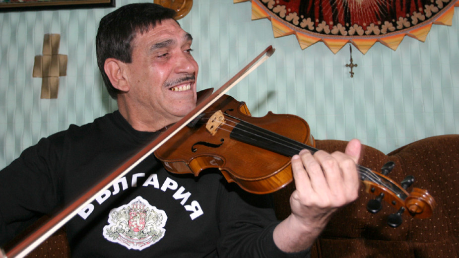 На 76-годишна възраст почина виртуозният ромски цигулар Венцислав Такев. Това