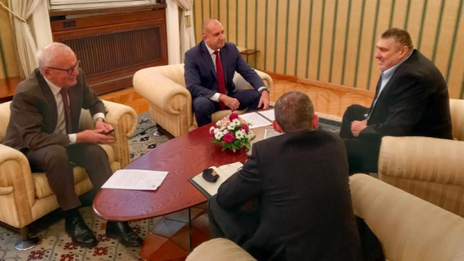 Държавният глава Румен Радев се срещна днес на Дондуков“ 2