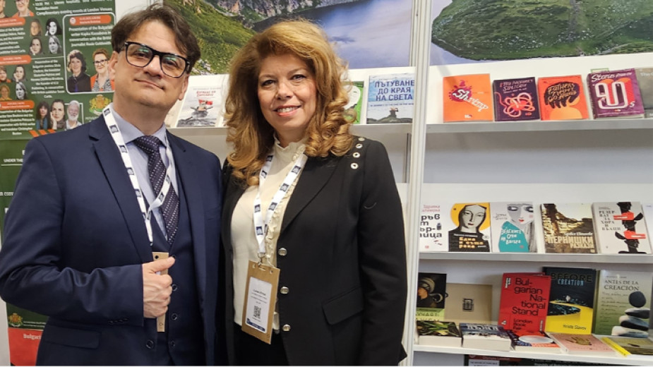 Marian Báchev y la vice presidenta Iliana Yotova en la inauguración de la Feria del Libro de Londres