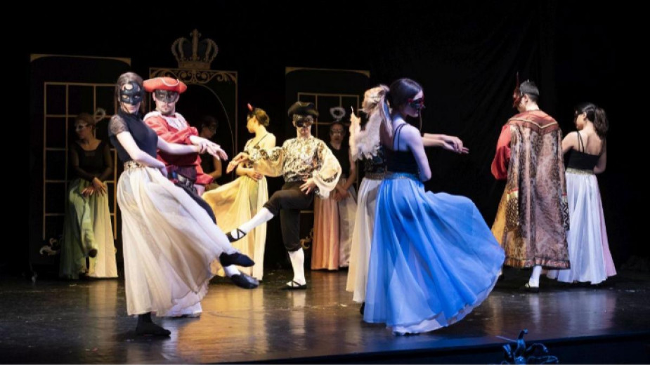 Дон Жуан“ е спектакъл на клас Театър на движението -