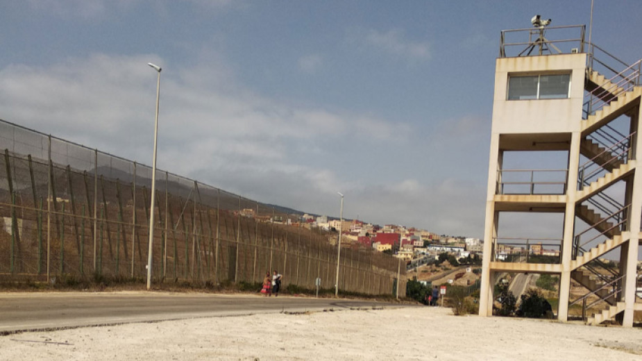 Най-малко 5000 мароканци са успели да влязат в понеделник в