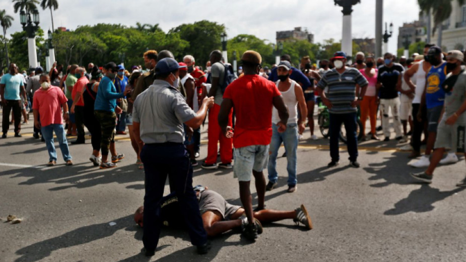 Хиляди кубинци излязоха на протест срещу неубедителните действия на властите