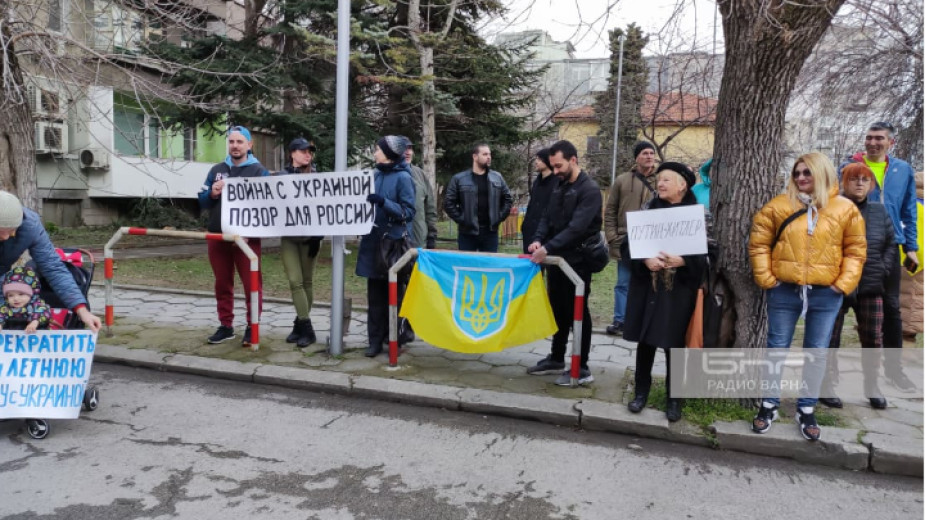 Общински съветници и членове на Демократична България  организираха протест