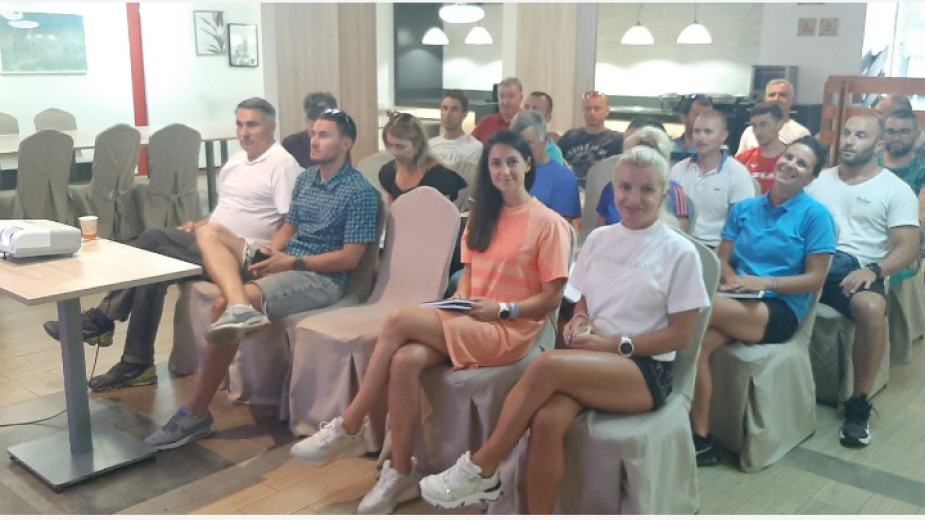 Най-добрите български специалисти в биатлона участваха в треньорски семинар, организиран