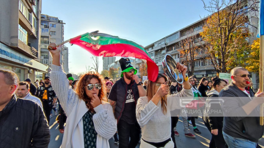 Πορεία διαμαρτυρίας εστιάτορες ενάντια στο «πράσινο πιστοποιητικό» μπλοκάρει βασικά σταυροδρόμια στη Βάρνα (Φωτογραφίες και βίντεο) – Ειδήσεις