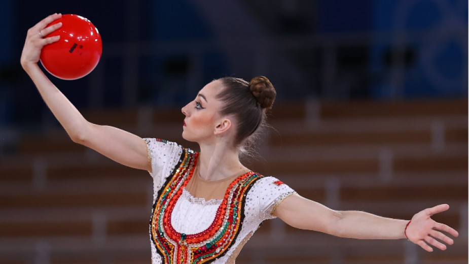 Българските гимнастички Боряна Калейн и Катрин Тасева са на позиция