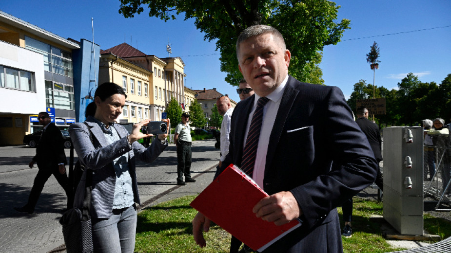 Словашкият премиер Роберт Фицо пристига за правителственото заседание в град Хандлова