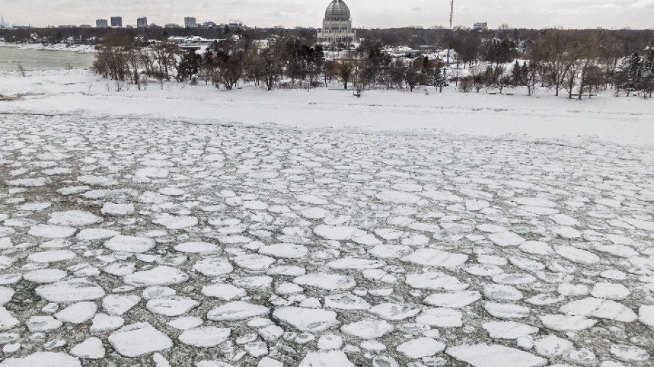 Мистериозни ледени образувания, наподобяващи замразени палачинки, са забелязани в различни