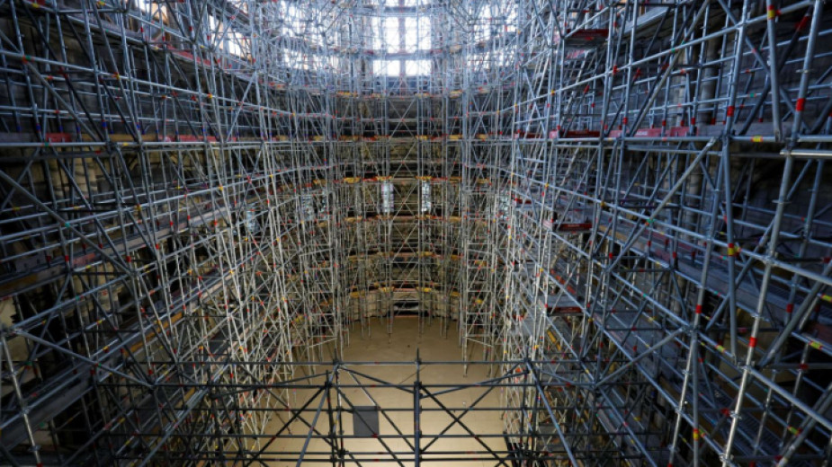 Завърши укрепването на конструкцията на парижката катедралата Нотр Дам, която