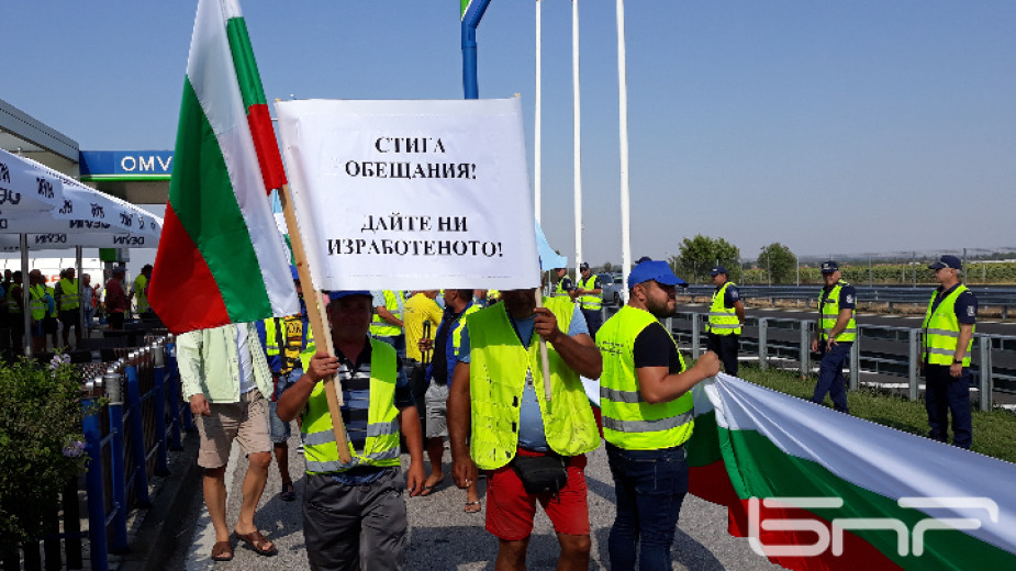 Служители на Автомагистрали - Черно море“ излязоха на протест на