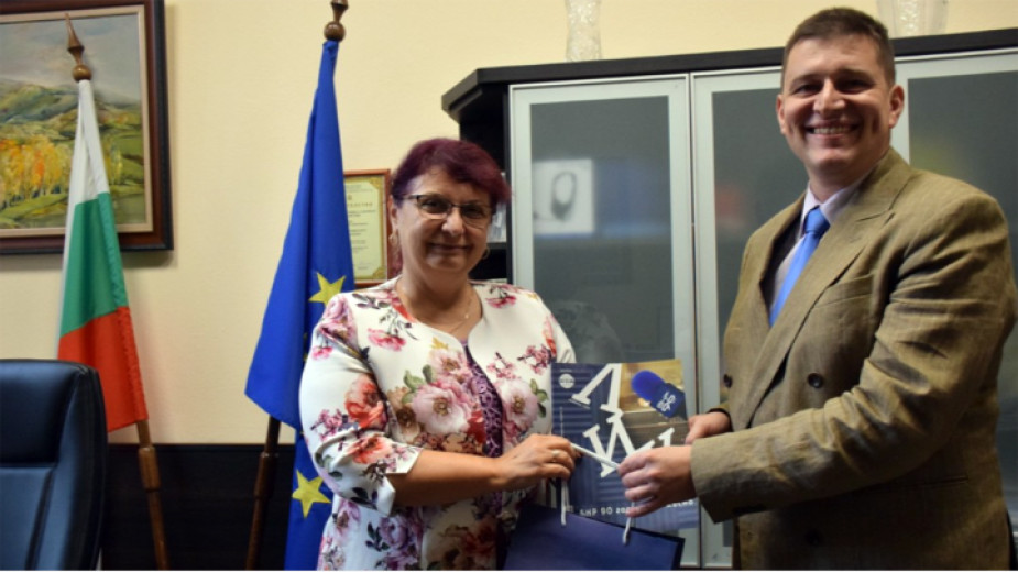 Rektorja e Universitetit të Ruses, doc. Desisllava Atanasova dhe Drejtori i Përgjithshëm i BNR, Milen Mitev