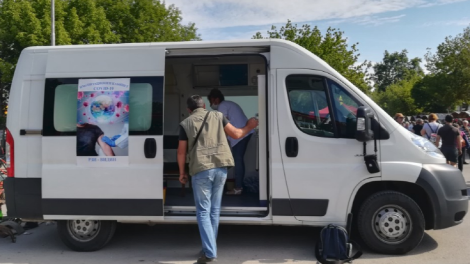 РЗИ Стара Загора организира мобилни ваксинационни пунктове на открито. Екипът