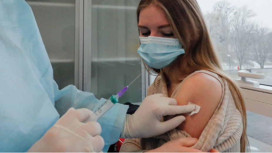 България трябва да поръча от новата, конвенционална ваксина Новавакс“, която