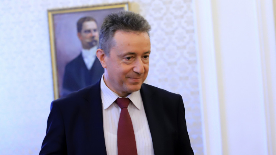 Голяма част от проблемите идват от заявената претенция за антисистемност