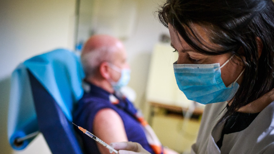 Дания спира програмата си за Covid ваксинация, след като властите