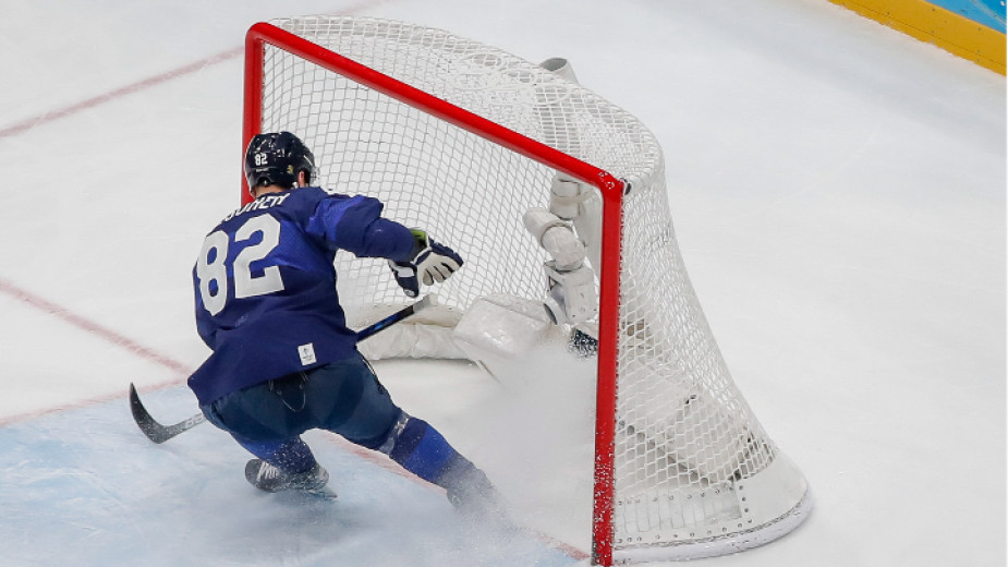 Отборът на Финландия е първият финалист в олимпийския хокеен турнир