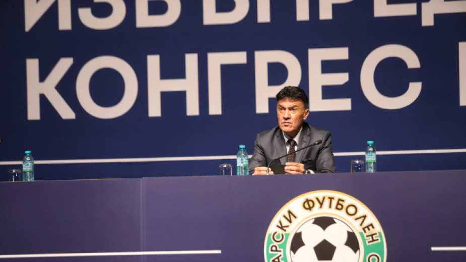Борислав Михайлов остава начело на Българския футболен съюз.Досегашният президент получи