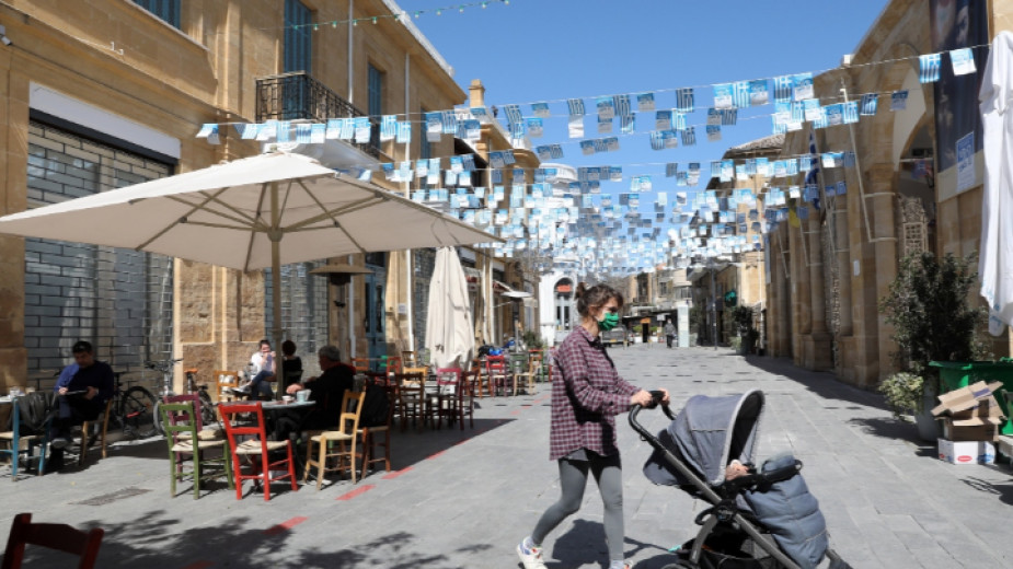 Местни и чуждестранни гости в Кипър ще могат да се