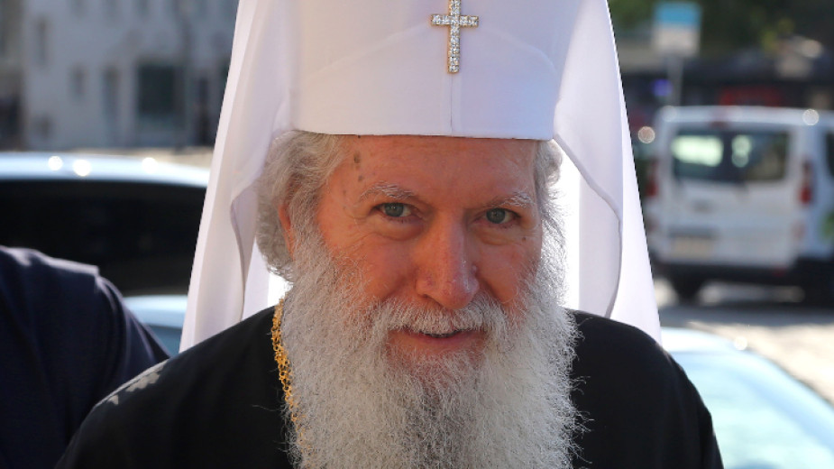 От Светия синод съобщиха, че патриарх Неофит е постъпил в