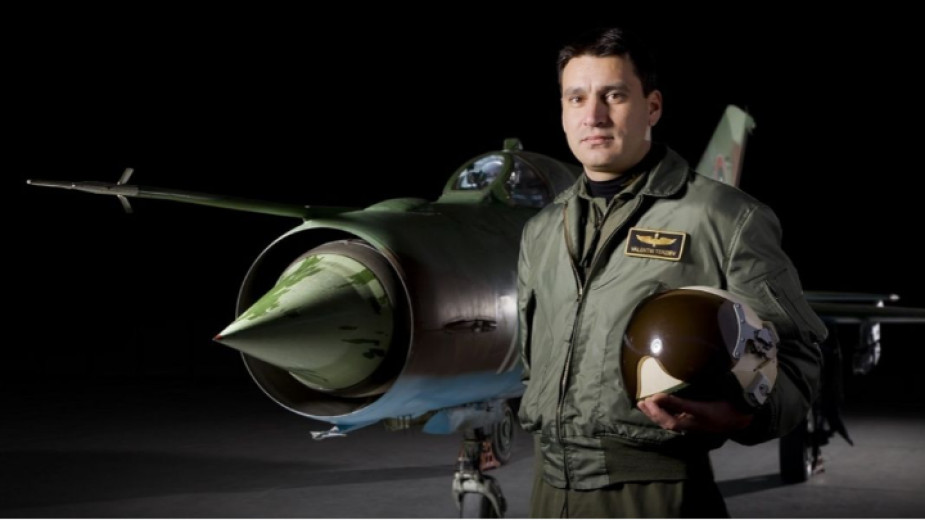 Приятели на загиналия преди близо месец пилот на МиГ-29 пилот