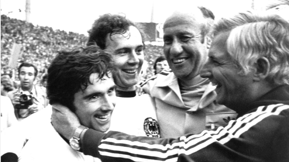 След смъртта на германската футболна легенда Герд Мюлер, бившият му