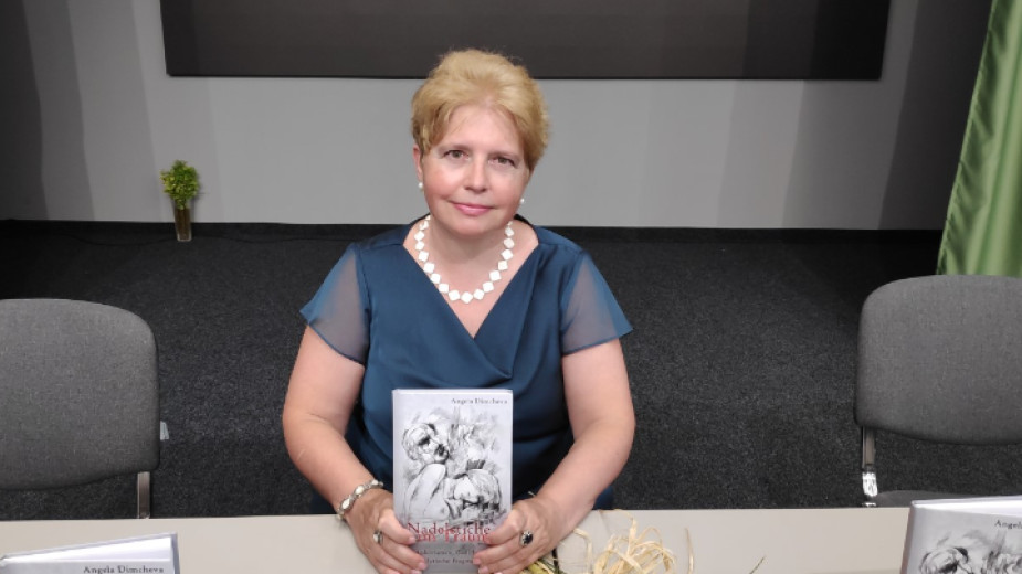 Макар и трудно в наши дни, продължава тенденцията за популяризиране