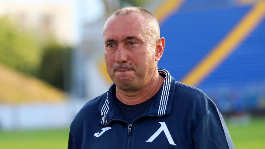 Треньорът на Левски Станимир Стоилов заяви, че няма проблеми с