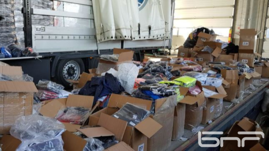 Συνέλαβαν 27.000 απομιμήσεις επώνυμων προϊόντων στα σύνορα με την Ελλάδα