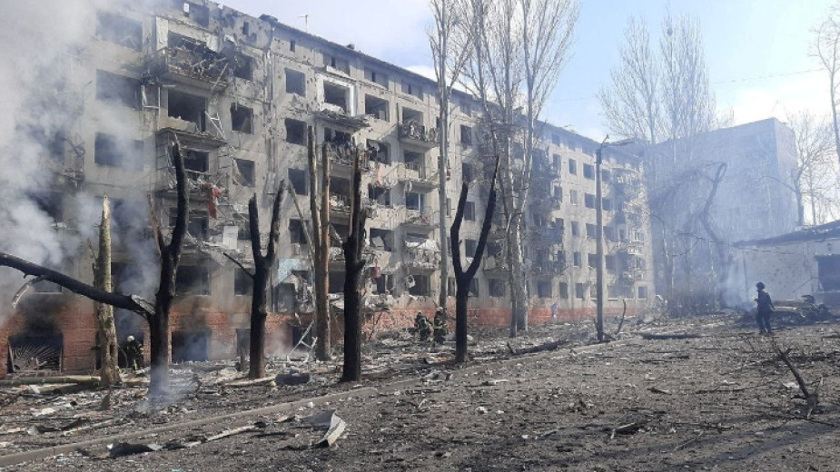 Над 30 души са загинали и повече от 100 са