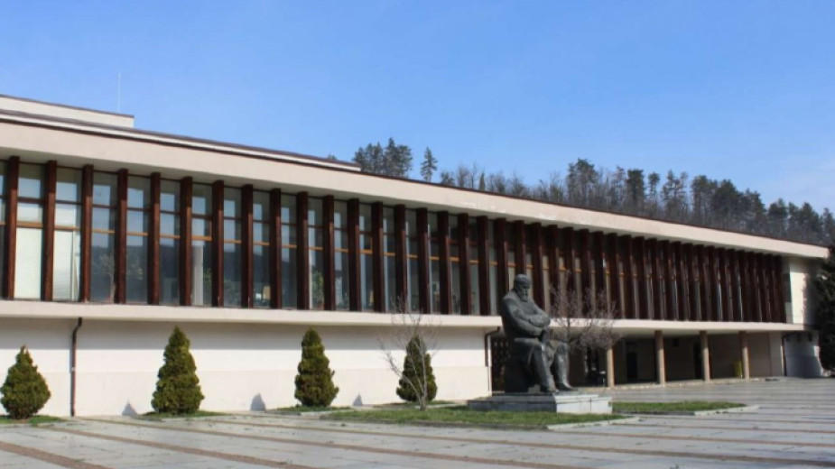 Читалищните зали в Трявна и Плачковци ще бъдат изцяло обновени.