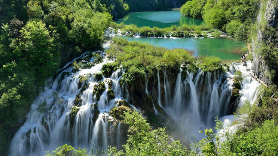 Едно от водните съкровища на Хърватия са Плитвишките езера. Те