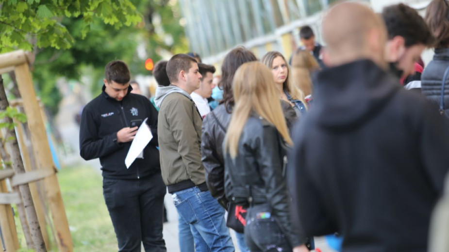 Над 36 хиляди зрелостници се явяват днес на втория задължителен