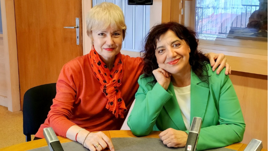 Аделина Александрова и проф. д-р Петя Бъговска (вдясно)