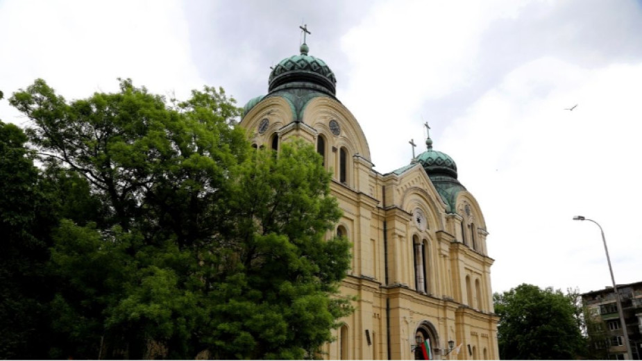 Над 2 млн. евро за реставриране на храмове и църковни