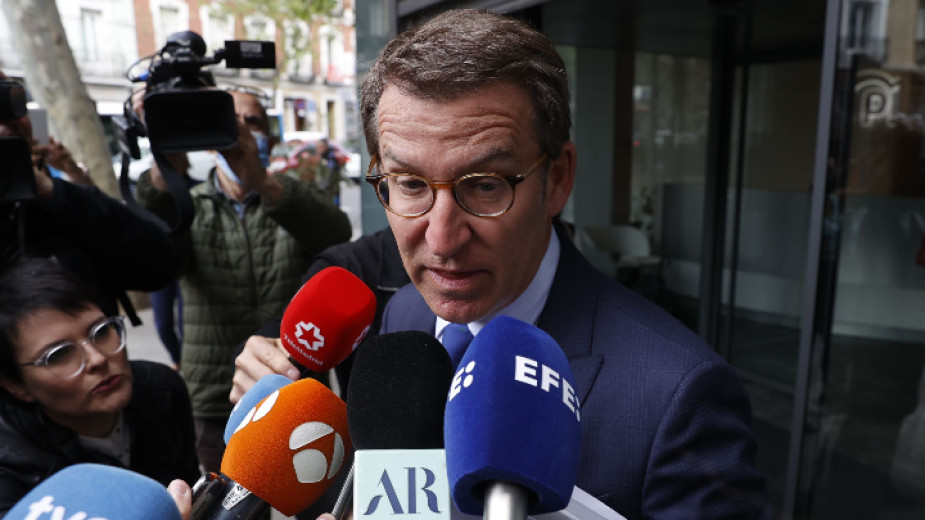 Лидерът на опозиционната консервативна испанска Народна партия“ Алберто Нунес Фейхоо