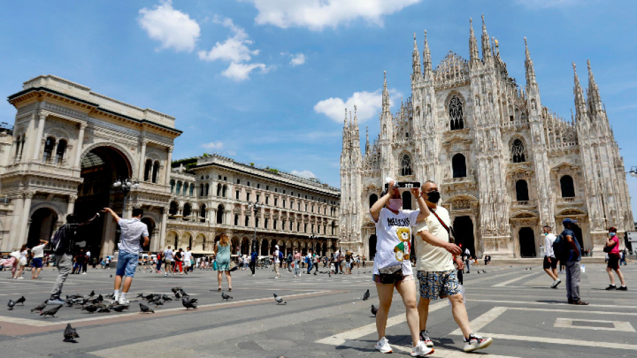 Задължителното носене на маски на открито се отменя в цяла