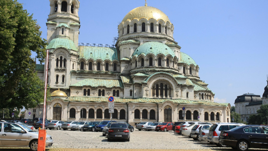Пространството около катедралата Св. Александър Невски трябва да бъде разчистено