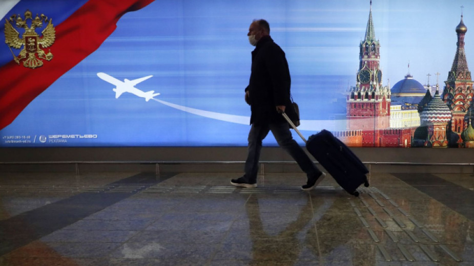 Стотици хиляди професионални работници, много от които млади, напуснаха Русия
