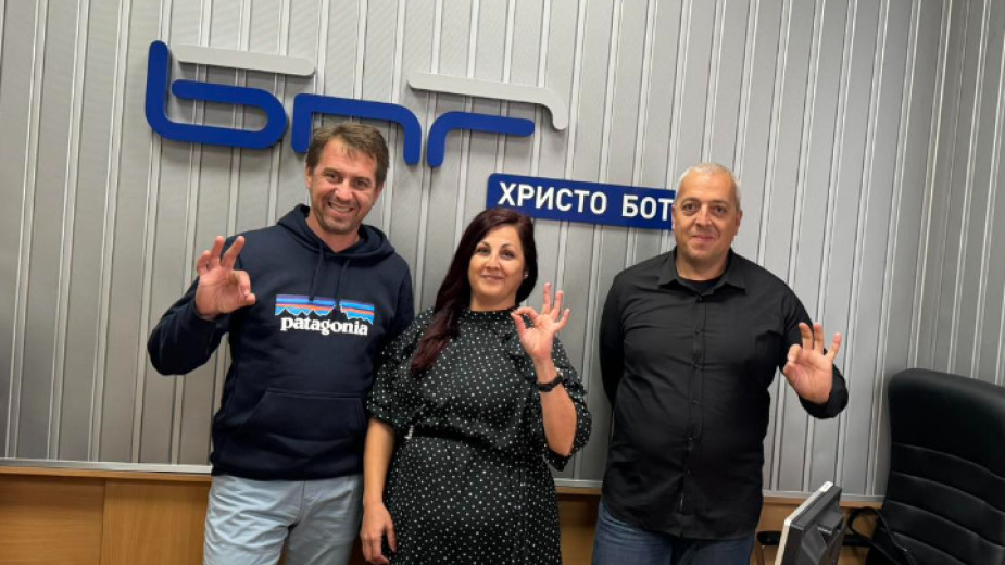 Стефан Велев , Ралица Събева и доц. Любомир Кендеров (от ляво надясно)