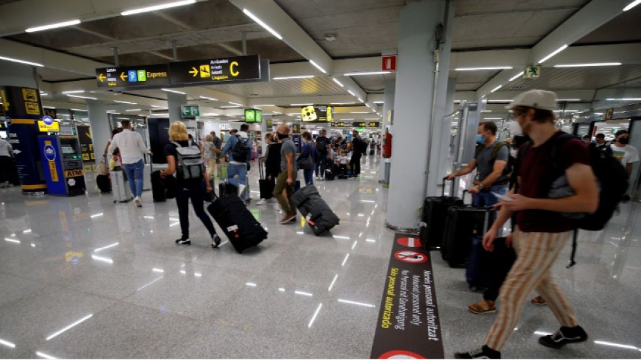 От днес Испания ще позволи пристигането на туристи от няколко държави извън Европейския съюз, включително