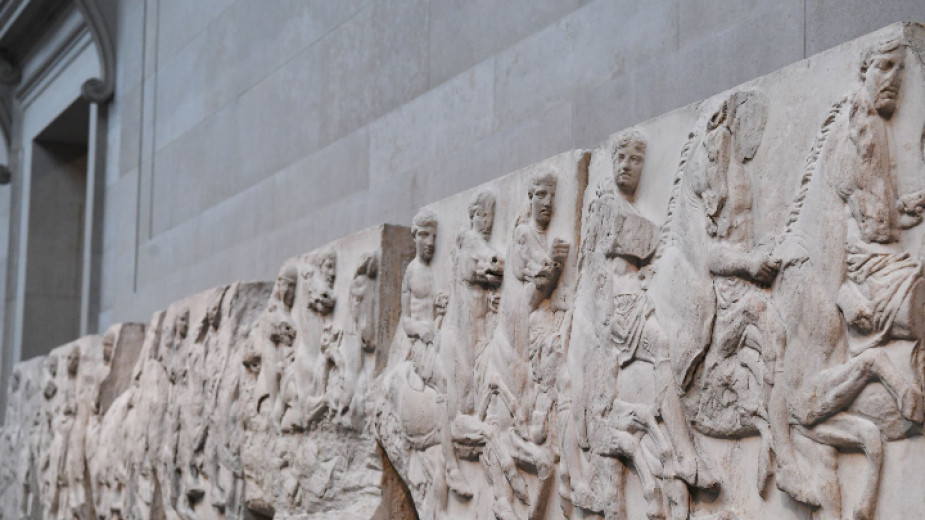 Спорът за статуите и фризовете от Партенона, които са в