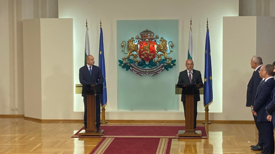 Президентът Румен Радев представи пред обществеността назначеното от него служебно
