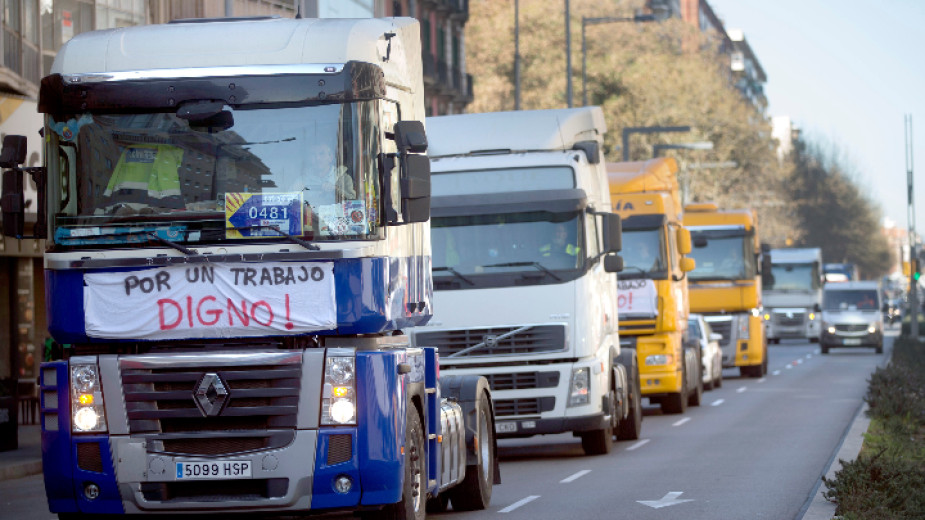 Испания е пред криза заради недостига на шофьори на камиони.