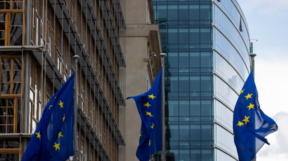 Съветът на ЕС гласува отпускането на 1,2 млрд. евро спешна