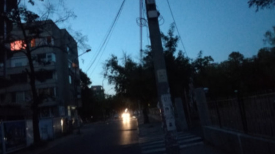 Няма да се спира уличното осветление в община Радомир, каза