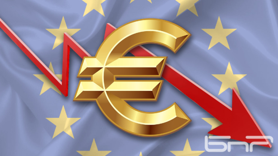 Еврото продължава да поевтинява и в сряда, достигайки ново 20-годино