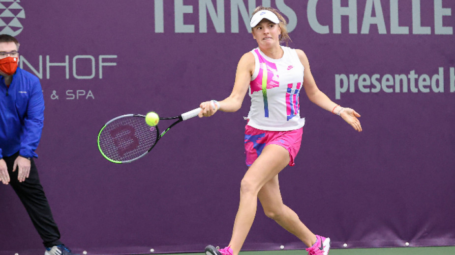 15-годишната чешка тенисистка Линда Фрухвиртова се класира за втория кръг
