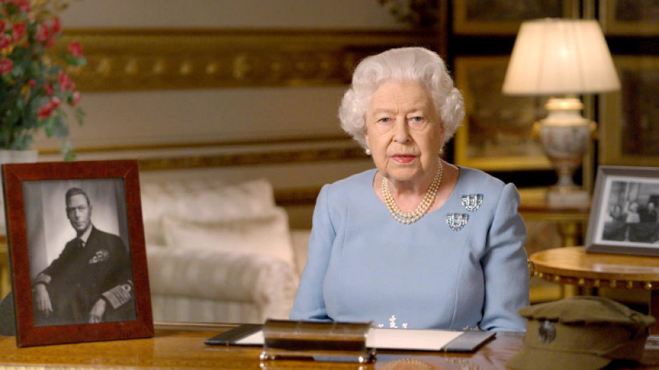 Британската кралица замина за резиденцията си Сандрингам месец, след като